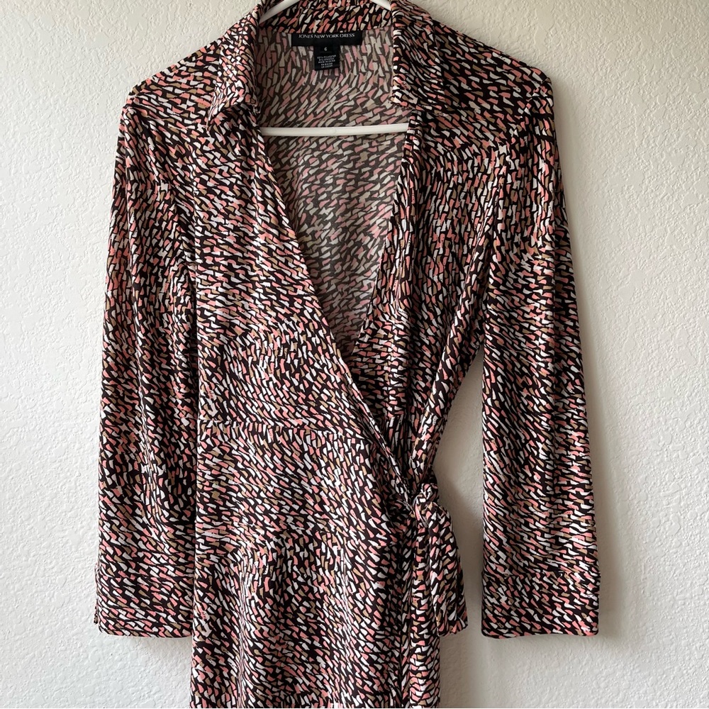 Jones New York women’s vintage wrap dress. Size 6